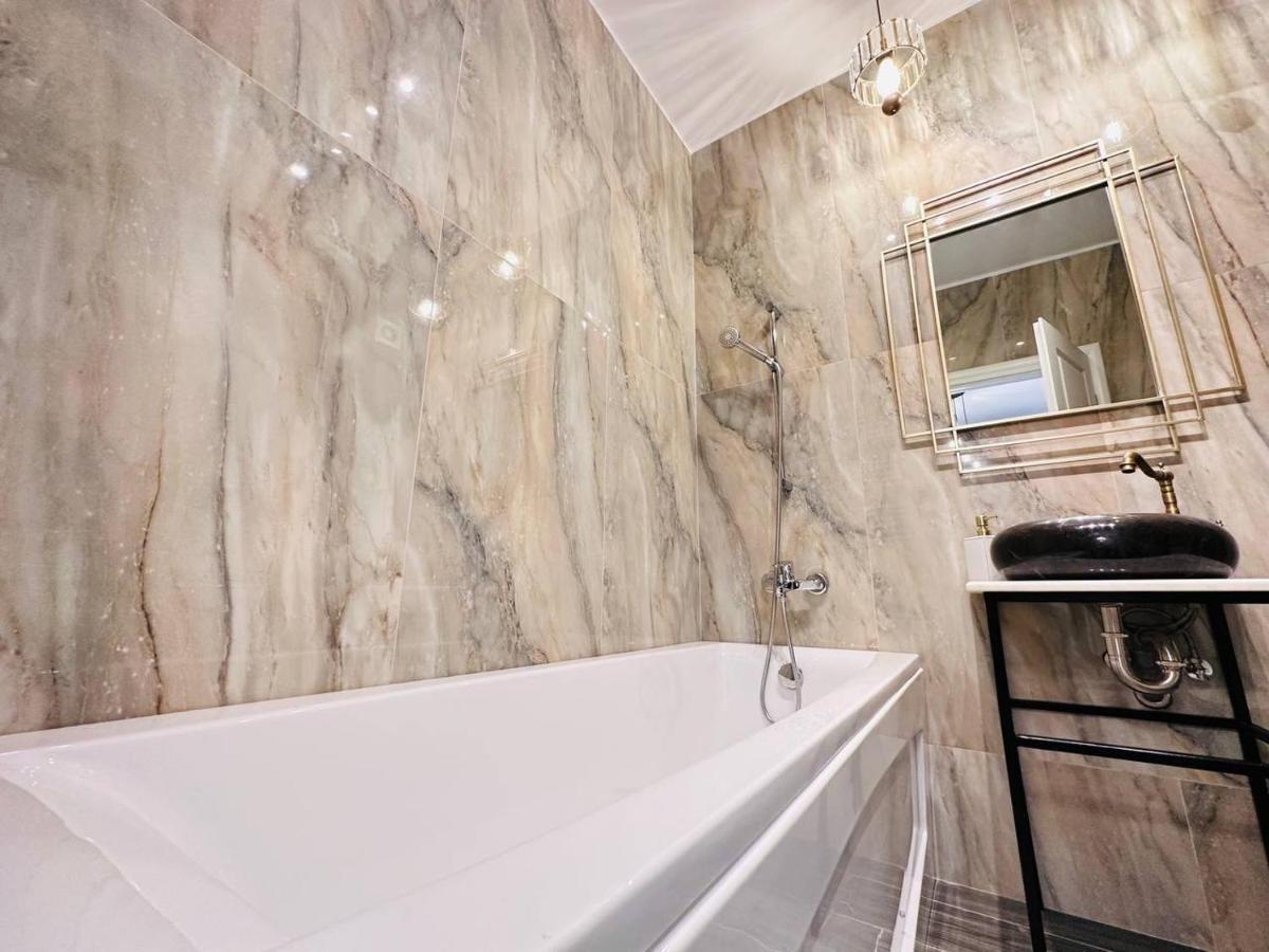 Happy Studio By Rh Living Bukarest Kültér fotó
